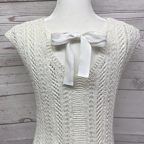 LOFT Tops - 🌸Loft Crochet V-Neck & Back with Bow Tie Top